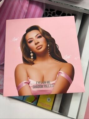 Eyes On Me Pink Eyeshadow Palette